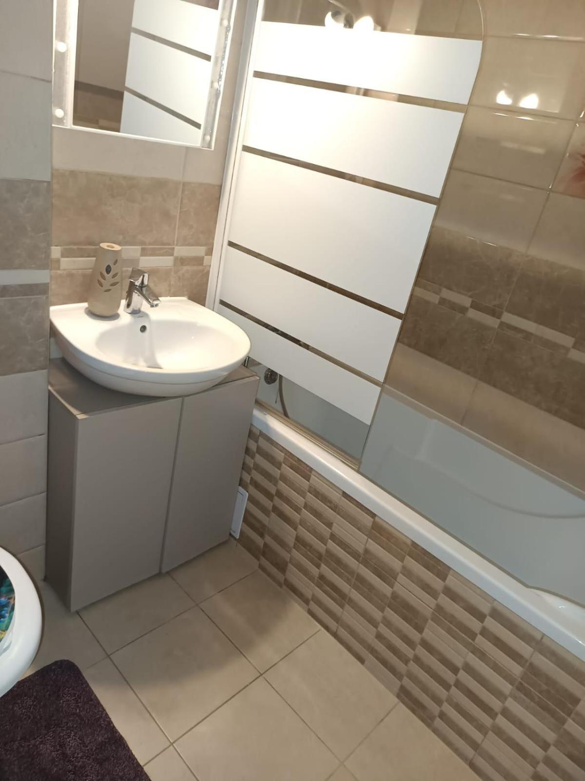 Apartament Regim Hotelier Elis Брашов Екстериор снимка